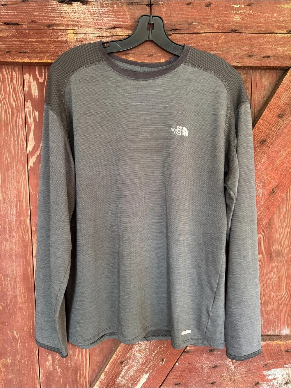 The North Face marled gray waffle inserts stretch athleisure shirt. Large.